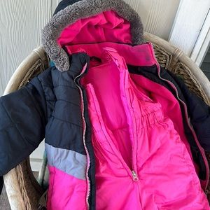 Girls Snowbib and jacket hot pink size 4 - Hi Barbie